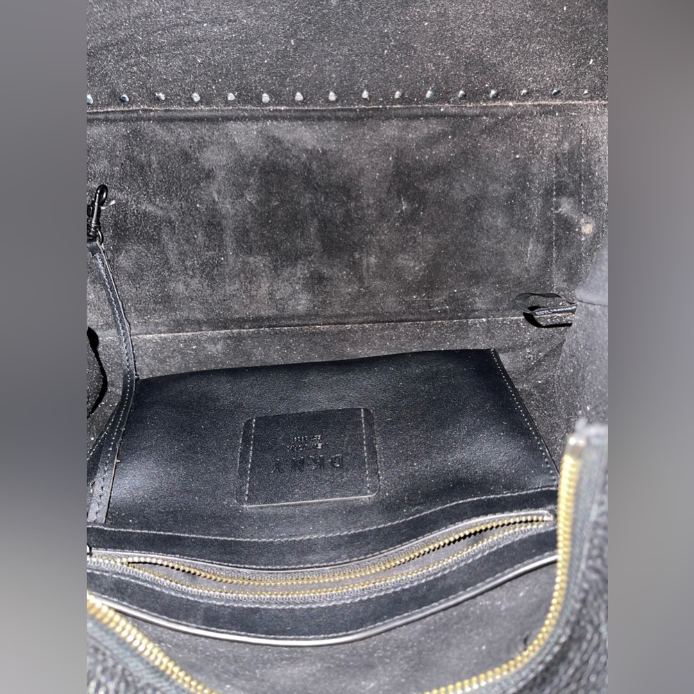 GUC: A beautiful black leather DKNY tote - Picture 8 of 16